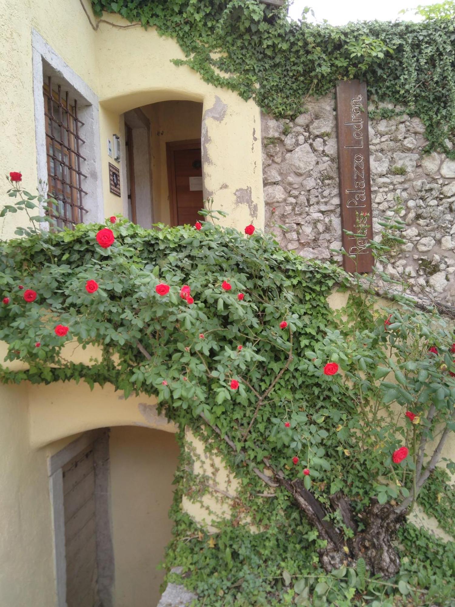 Relais Palazzo Lodron Hotell Rovereto  Eksteriør bilde